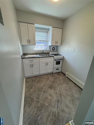 325 Essex Street E, Hackensack, NJ 07601