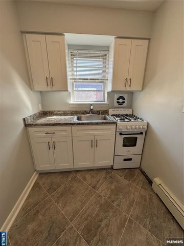 325 Essex Street E, Hackensack, NJ 07601