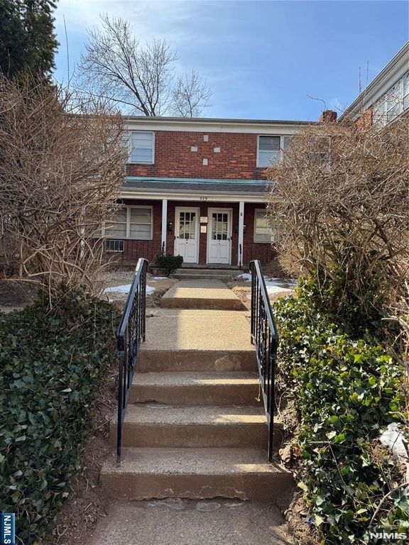 325 Essex Street E, Hackensack, NJ 07601