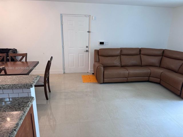 18860 NW 57th Ave 208, Hialeah, FL 33015