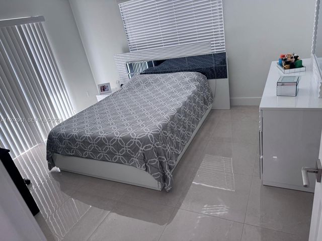 18860 NW 57th Ave 208, Hialeah, FL 33015