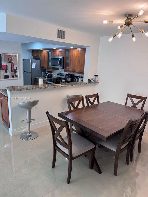 18860 NW 57th Ave 208, Hialeah, FL 33015