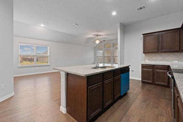 466 Rockaway Drive, Midlothian, TX 76065