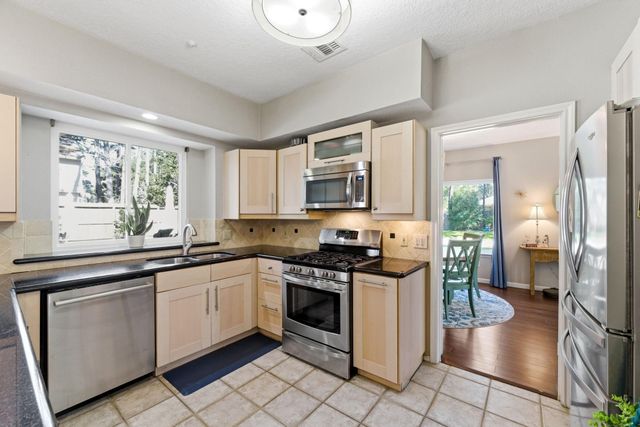 31 N Pathfinders Circle, The Woodlands, TX 77381