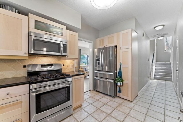 31 N Pathfinders Circle, The Woodlands, TX 77381