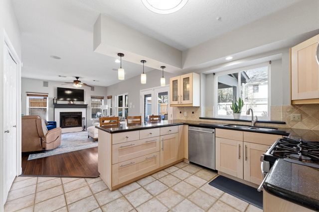 31 N Pathfinders Circle, The Woodlands, TX 77381