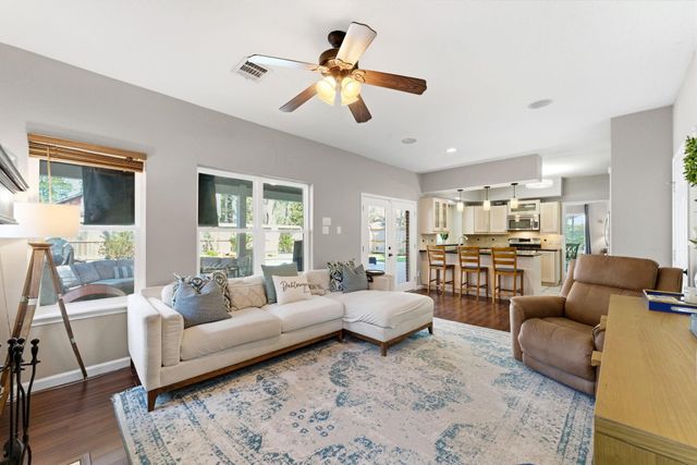 31 N Pathfinders Circle, The Woodlands, TX 77381