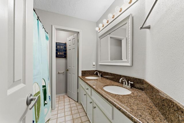 31 N Pathfinders Circle, The Woodlands, TX 77381