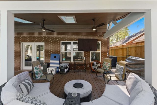 31 N Pathfinders Circle, The Woodlands, TX 77381