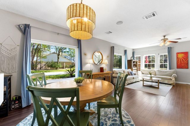 31 N Pathfinders Circle, The Woodlands, TX 77381