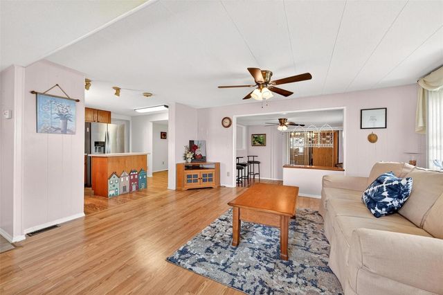 31643 HOWARD STREET, Tavares, FL 32778