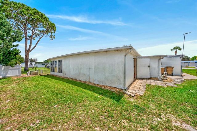 31643 HOWARD STREET, Tavares, FL 32778