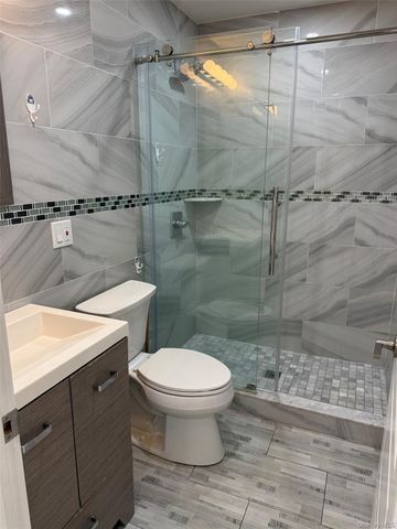 756 40th St 2R, Brooklyn, NY 11232