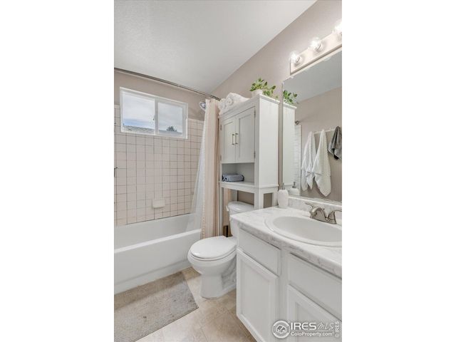 5427 Fox Run Blvd, Longmont, CO 80504