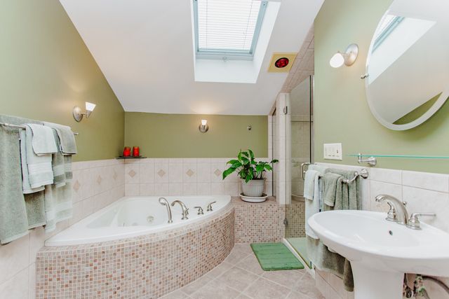 7022 Birchwood Avenue, Niles, IL 60714