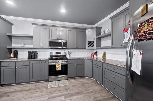 952 Glass Street, Cave Springs, AR 72718