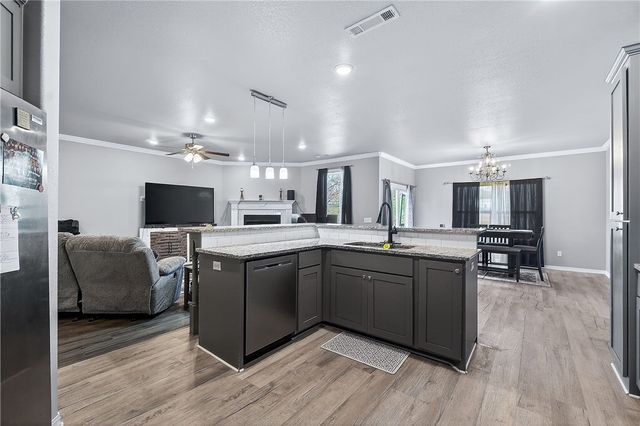 952 Glass Street, Cave Springs, AR 72718