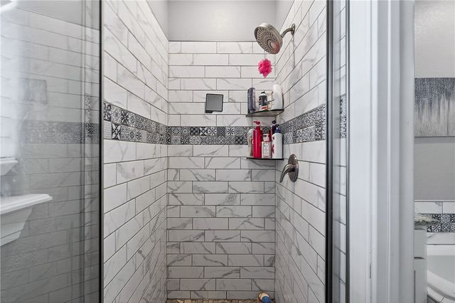 952 Glass Street, Cave Springs, AR 72718