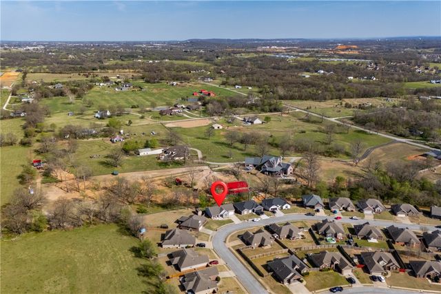 952 Glass Street, Cave Springs, AR 72718