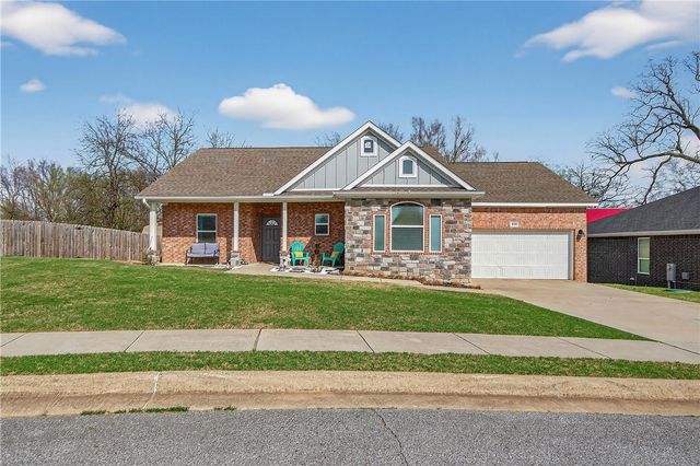 952 Glass Street, Cave Springs, AR 72718