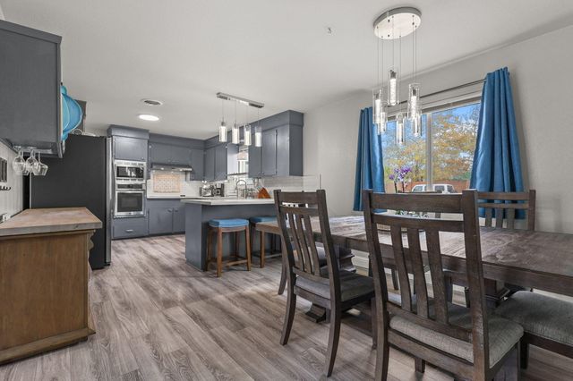 2850 Oakview Drive, Redding, CA 96002