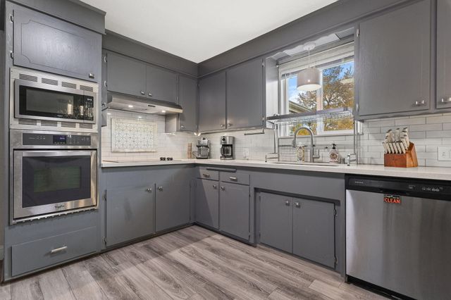 2850 Oakview Drive, Redding, CA 96002