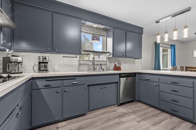 2850 Oakview Drive, Redding, CA 96002