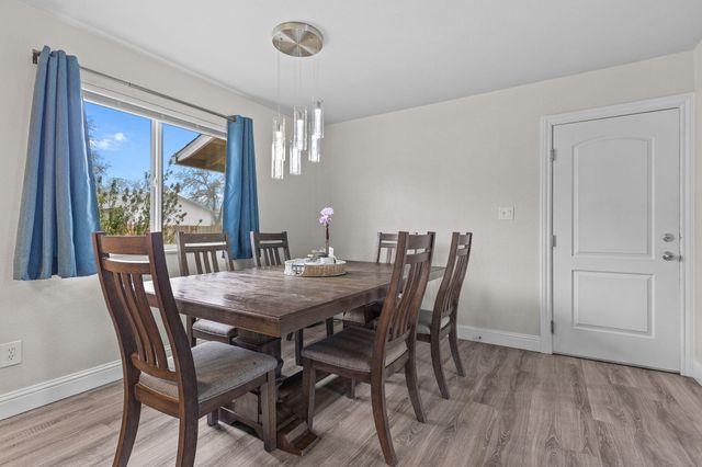 2850 Oakview Drive, Redding, CA 96002