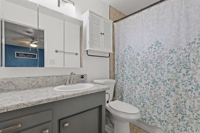 2850 Oakview Drive, Redding, CA 96002