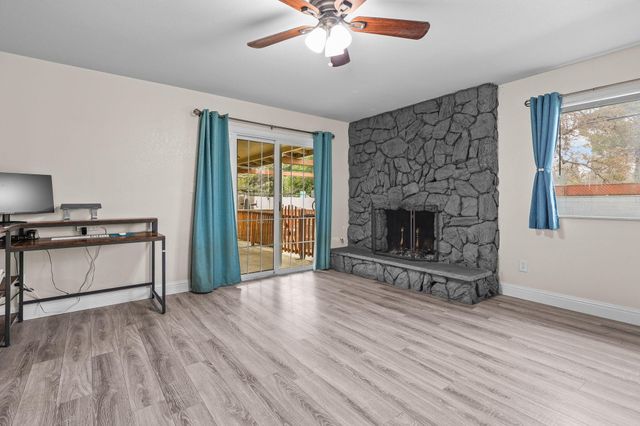 2850 Oakview Drive, Redding, CA 96002