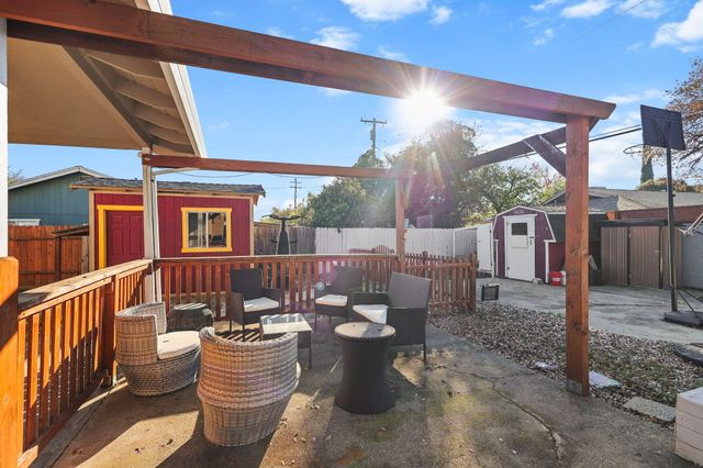 2850 Oakview Drive, Redding, CA 96002