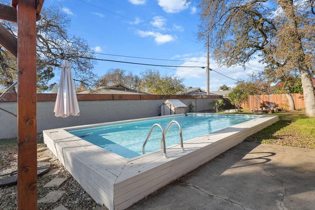 2850 Oakview Drive, Redding, CA 96002