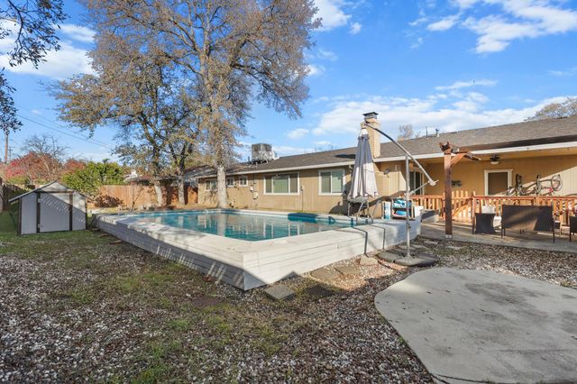 2850 Oakview Drive, Redding, CA 96002