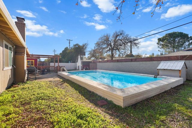 2850 Oakview Drive, Redding, CA 96002