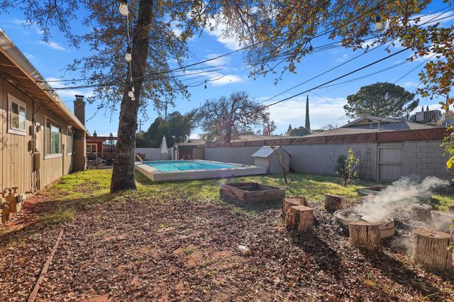 2850 Oakview Drive, Redding, CA 96002