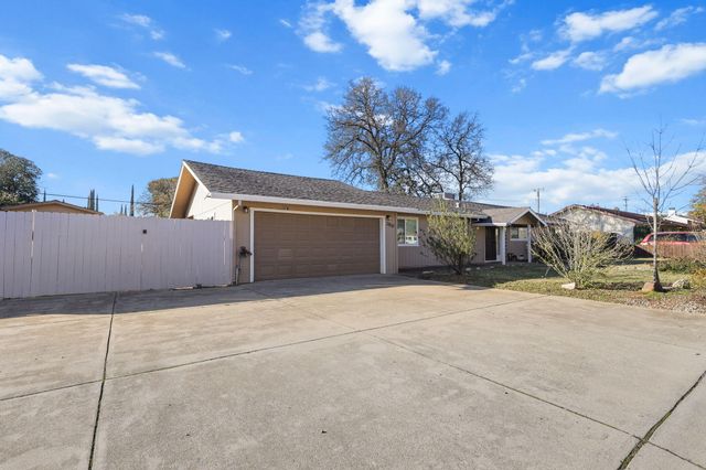 2850 Oakview Drive, Redding, CA 96002