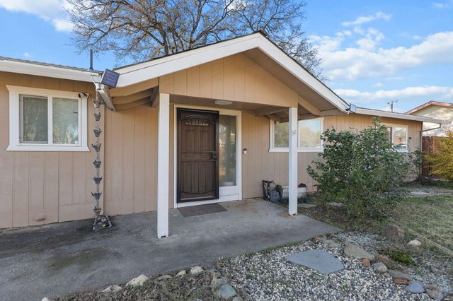2850 Oakview Drive, Redding, CA 96002