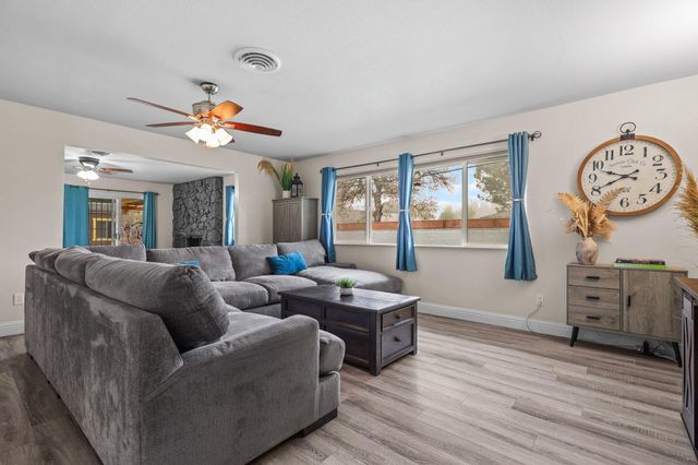 2850 Oakview Drive, Redding, CA 96002