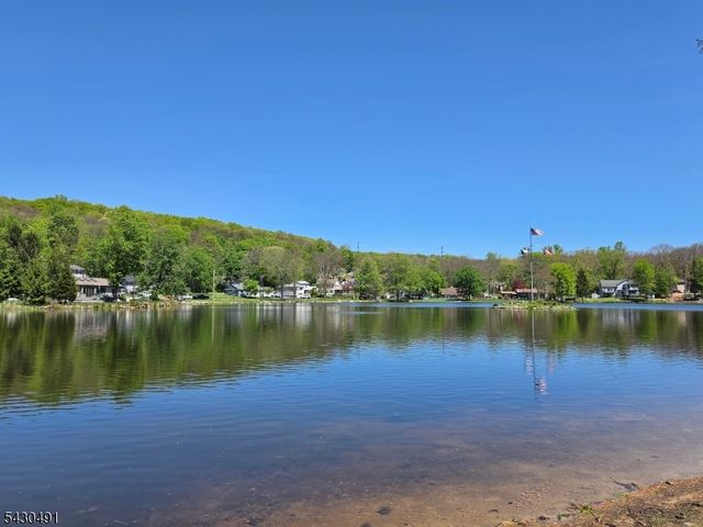 32 Telemark Rd, Rockaway Twp., NJ 07866