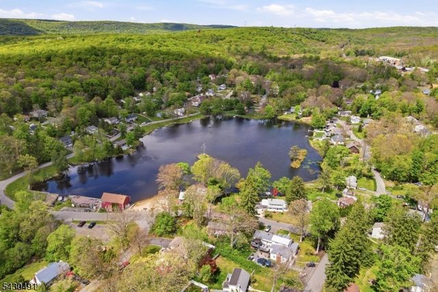 32 Telemark Rd, Rockaway Twp., NJ 07866