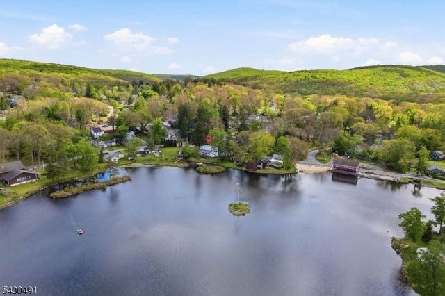 32 Telemark Rd, Rockaway Twp., NJ 07866