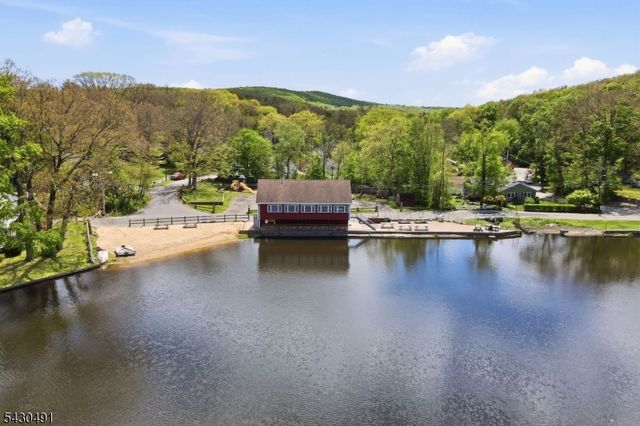 32 Telemark Rd, Rockaway Twp., NJ 07866