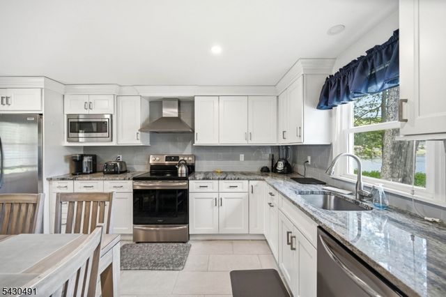 32 Telemark Rd, Rockaway Twp., NJ 07866