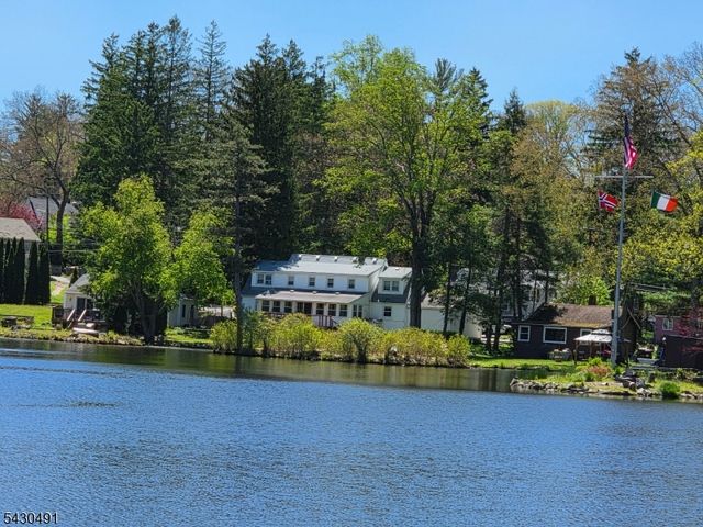 32 Telemark Rd, Rockaway Twp., NJ 07866