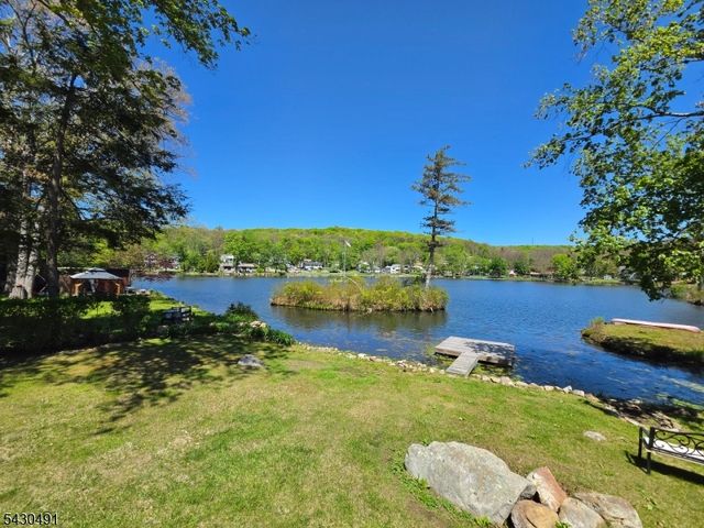 32 Telemark Rd, Rockaway Twp., NJ 07866
