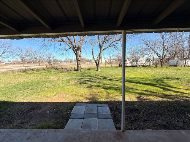 707 N First Street, Bangs, TX 76823