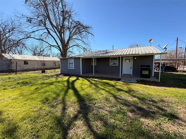 707 N First Street, Bangs, TX 76823