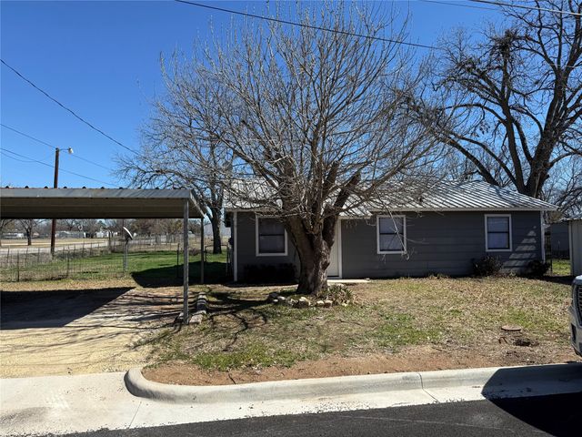 707 N First Street, Bangs, TX 76823