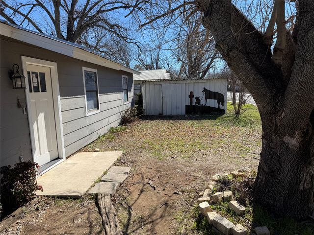 707 N First Street, Bangs, TX 76823