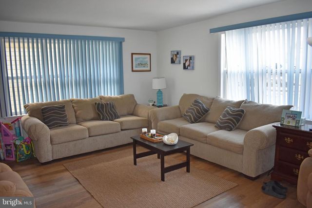113 E BOAT DR, Tuckerton, NJ 08087